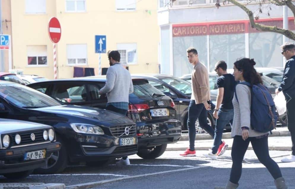 Ronaldo almoça com amigos em Lisboa após derrota
