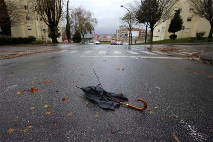 Semana começa com chuva e queda de neve
