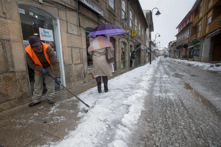 Seis distritos sob aviso amarelo devido à queda de neve