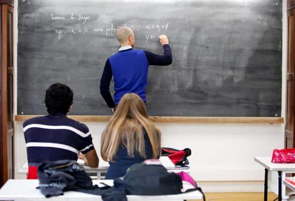 Matrículas exigem que alunos vivam com encarregados de educação