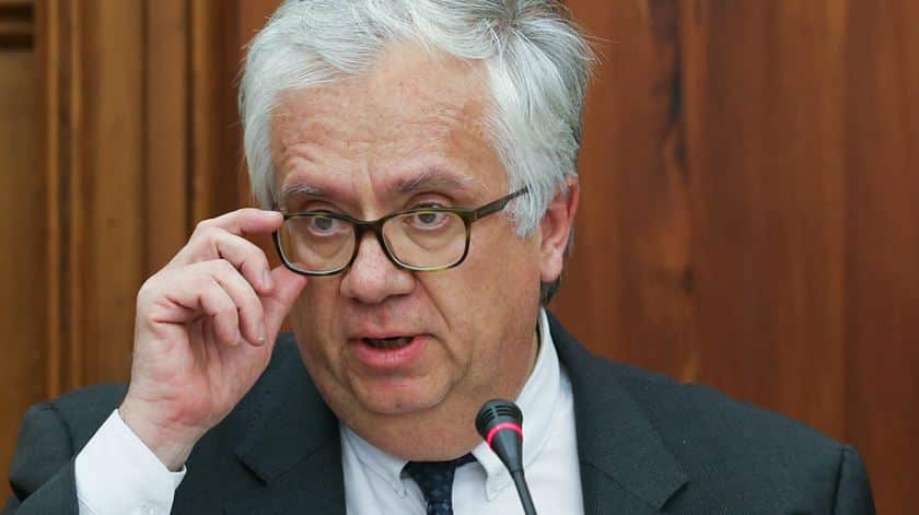 Eduardo Cabrita. Portugal vai ter pela primeira vez meios aéreos de combate aos fogos todo o ano