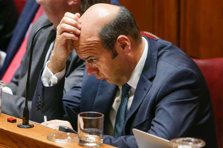 Ministro Siza Vieira nas mãos do Tribunal Constitucional