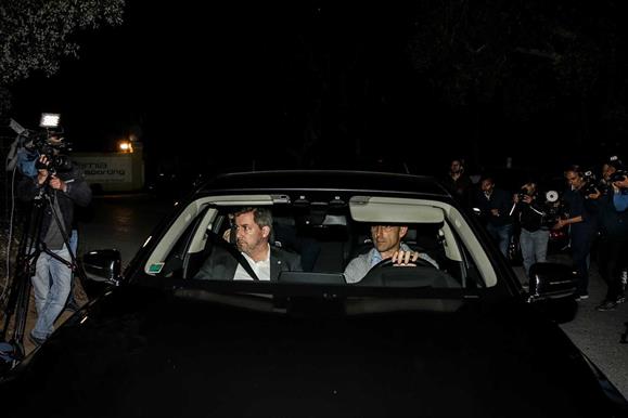 Queda de Bruno já é assunto de Estado mas líder resiste a sair