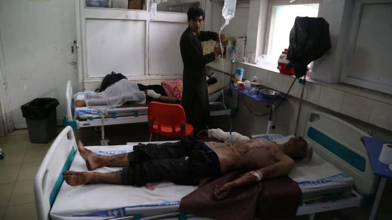 Pelo menos 18 mortos e 49 feridos em atentado suicida no Afeganistão