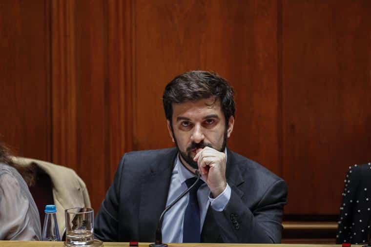 Educação. Professores e governo com divórcio à vista