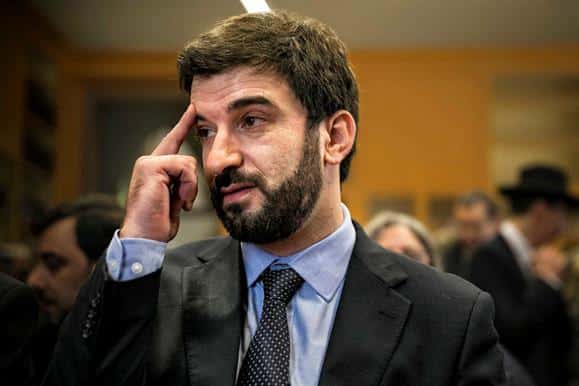 BE chama com "urgência" ministro da Educação ao Parlamento