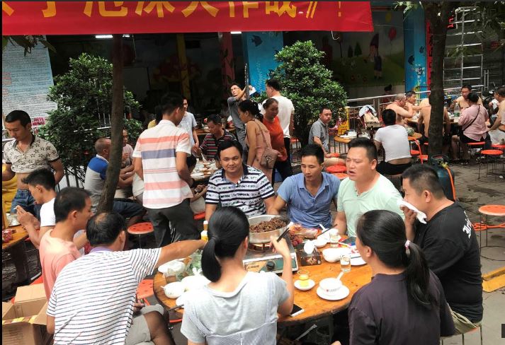 O polémico festival onde se come carne de cão já começou na China