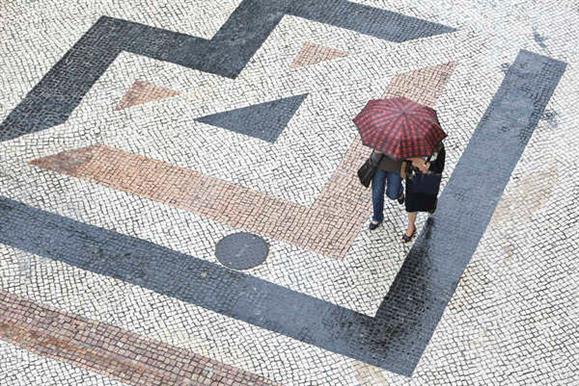 Portugal treme de frio. Afinal, quando chega o verão?