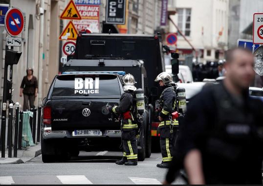 Homem faz três reféns na agência publicitária de três "youtubers" franceses