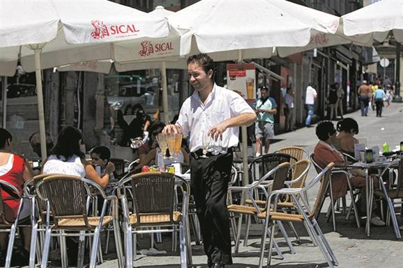 Verão vai trazer mais empregos. Só restauração e hotelaria querem contratar mais 22%