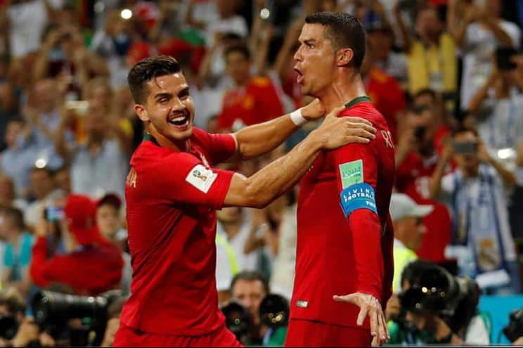 Fernando Santos promove três alterações no onze