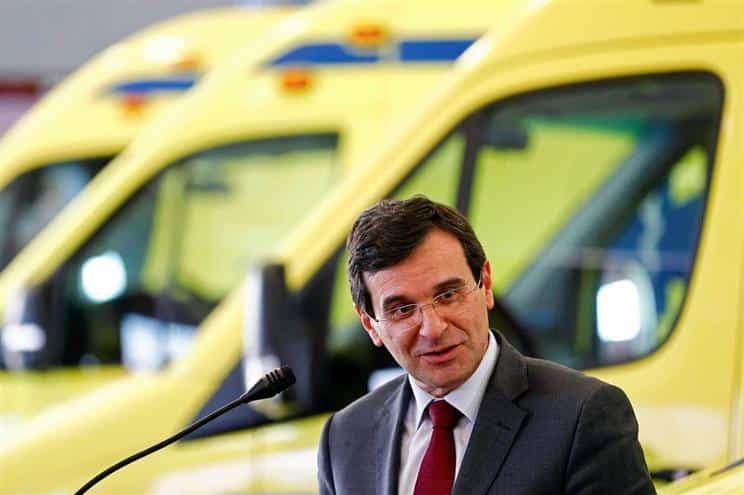 Movimento "SNS in Black" desafia ministro a mostrar onde estão os profissionais contratados