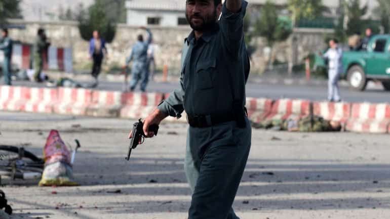 Estado Islâmico reivindica atentado no aeroporto de Cabul que fez 15 mortos