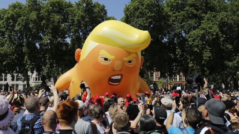 Pesquisa por “idiot” e aparecem imagens de “Trump”? Isso é Google bombing