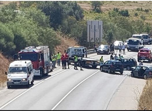 Acidente com três carros causa um morto e nove feridos em Faro