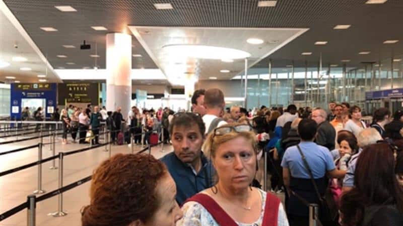 "Este sítio é gerido por amadores". As fotos de um passageiro irritado