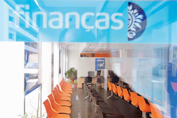 Dezenas de milhares de contribuintes multados por não terem Via CTT