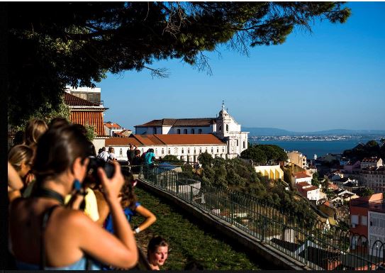 Portugal revalida "título" de melhor destino europeu nos "óscares" do Turismo