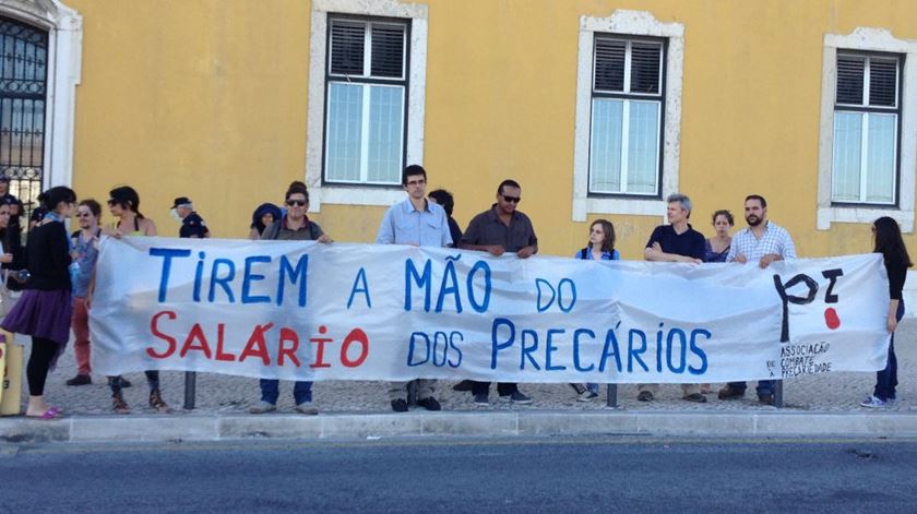 Precários do Estado. "Concursos ainda não fizeram contratos por tempo indeterminado"