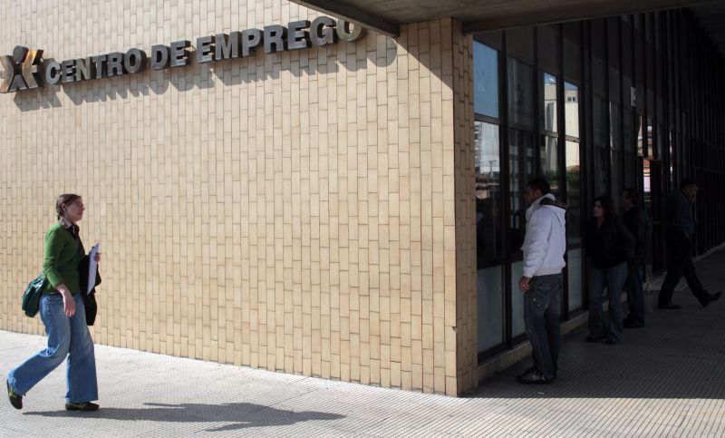 Dez anos de prisão para técnico de centros de Emprego por corrupção