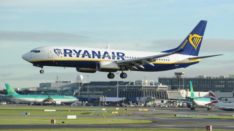 Ryanair quer reunir-se com sindicatos de pilotos que preparam greve para dia 10