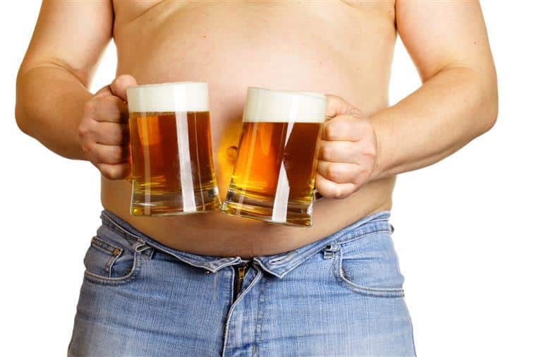 Sabe o que é que provoca a famosa 'barriga de cerveja'?