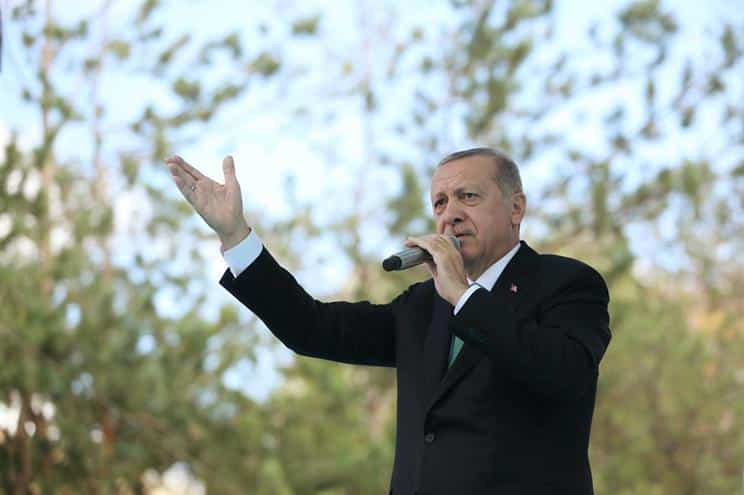 Erdogan acusa EUA de darem "facada nas costas" da Turquia