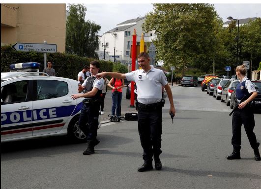Dois mortos em ataque com faca em França. Suspeito abatido