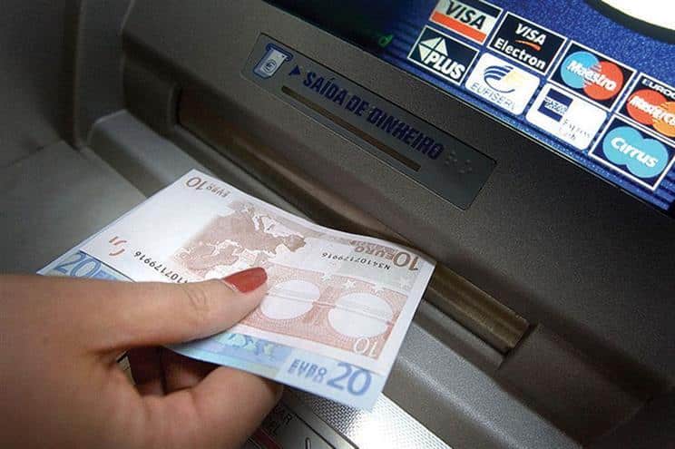 Funcionamento da rede multibanco normalizado após falha este domingo