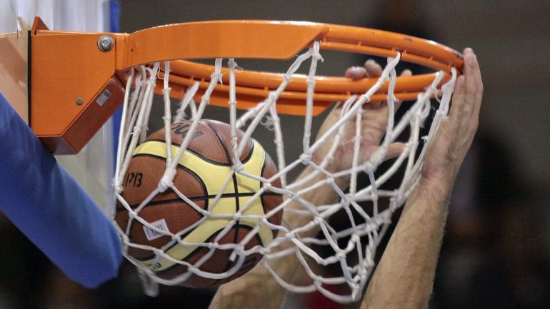 Portugal vence Islândia na qualificação para o Europeu de basquetebol