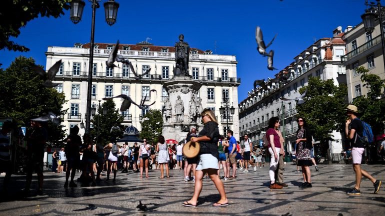 Mais de 1/3 das casas no centro histórico de Lisboa alojam turistas