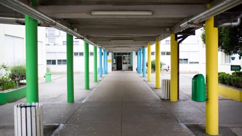 Algumas escolas poderão ter de adiar o arranque do ano letivo por falta de funcionários