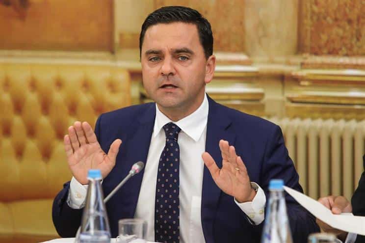 Uma centena de clientes ainda sem ligações telefónicas um ano após fogos