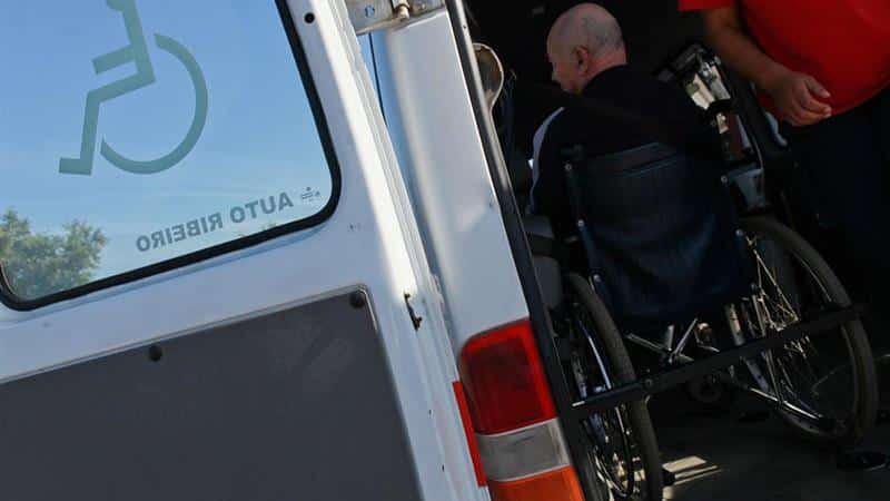 Tem ADSE? O hospital não pode negar-lhe transporte para tratamentos