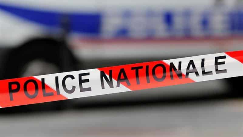 Ataque à faca fere sete pessoas em Paris