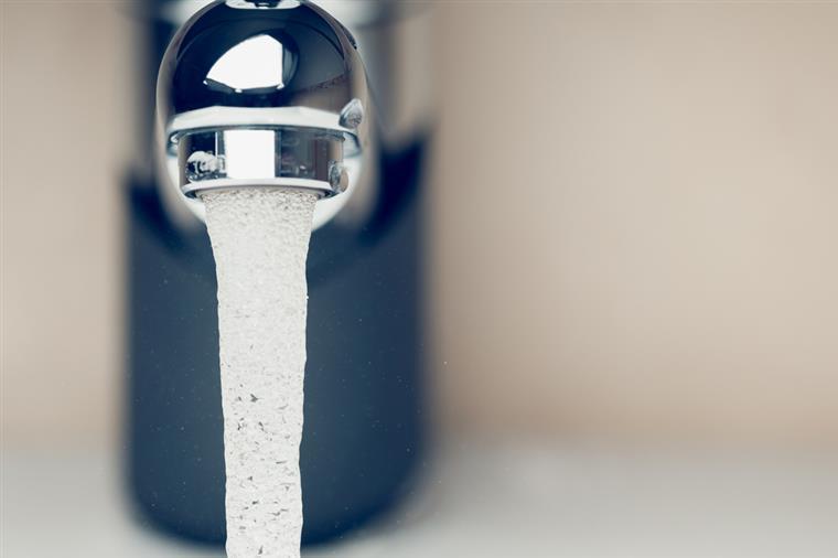 Quase toda a água da torneira é “controlada e de boa qualidade”, diz associação ZERO