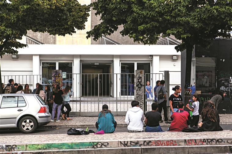 Educação. Professores voltam a aderir em força à greve