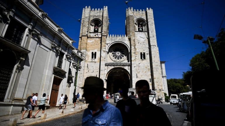 Estacionar em Lisboa? Há em média 4 carros para cada lugar na cidade