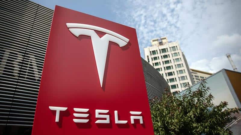 Nos Estados Unidos, a Tesla já bate recordes à rival Mercedes-Benz
