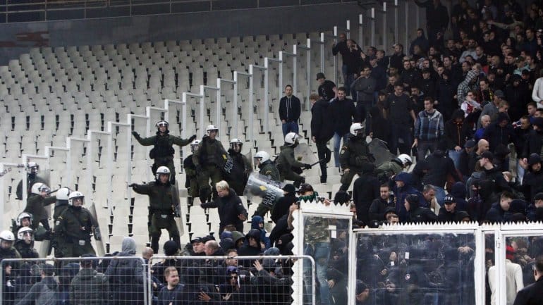 UEFA abre processos disciplinares ao Ajax e AEK Atenas