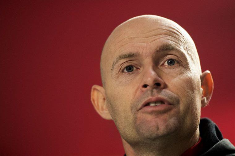 Keizer chega a Portugal