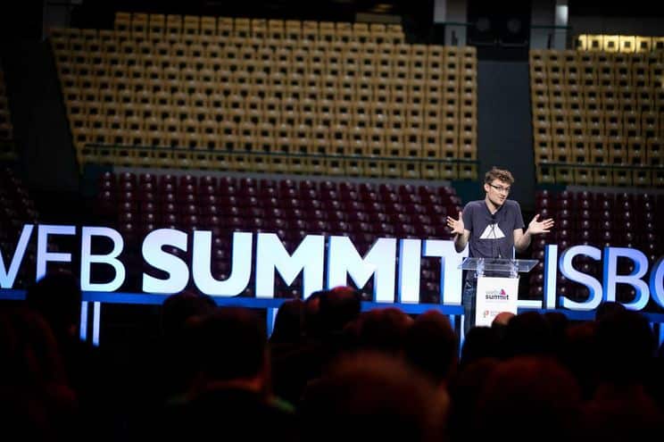 Taxista detido por cobrar dinheiro a mais a estrangeira na Web Summit