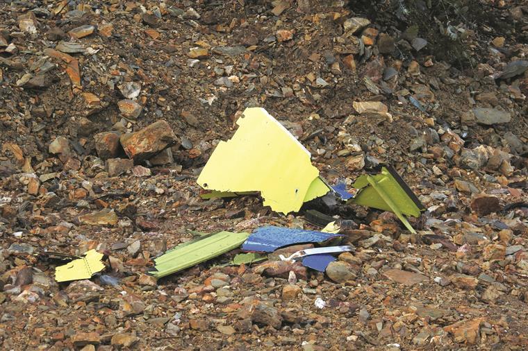 Investigação ameaçada por populares que recolheram destroços do helicóptero do INEM