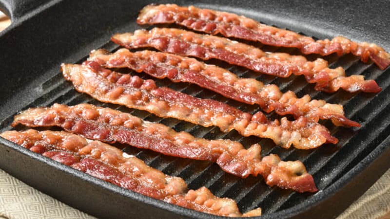 O bacon provoca cancro? Chefe de agência da ONU defende os seus estudos