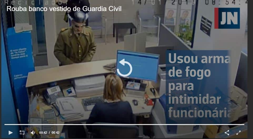Rouba banco vestido de Guardia Civil