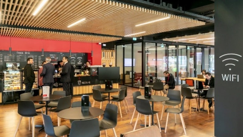 Café e horários. Banca mexe nos balcões para atrair clientes