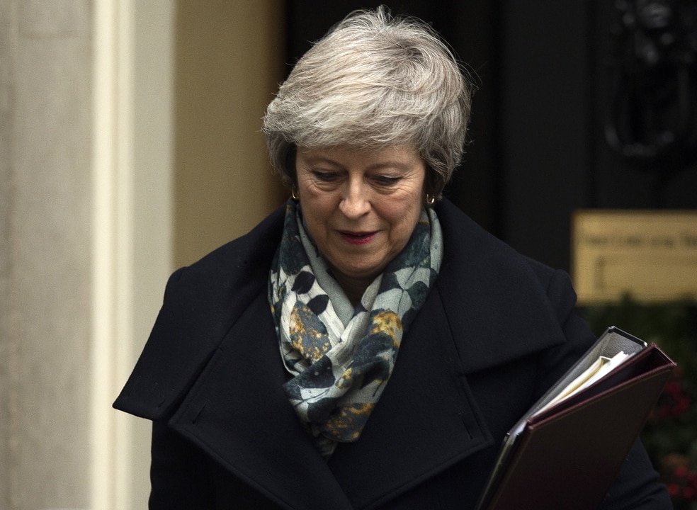 Deputados forçam Theresa May a desenhar plano B para o Brexit. Tem três dias para o fazer