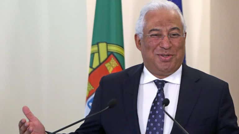 Sondagem. Popularidade de António Costa cai, a de Rui Rio sobe