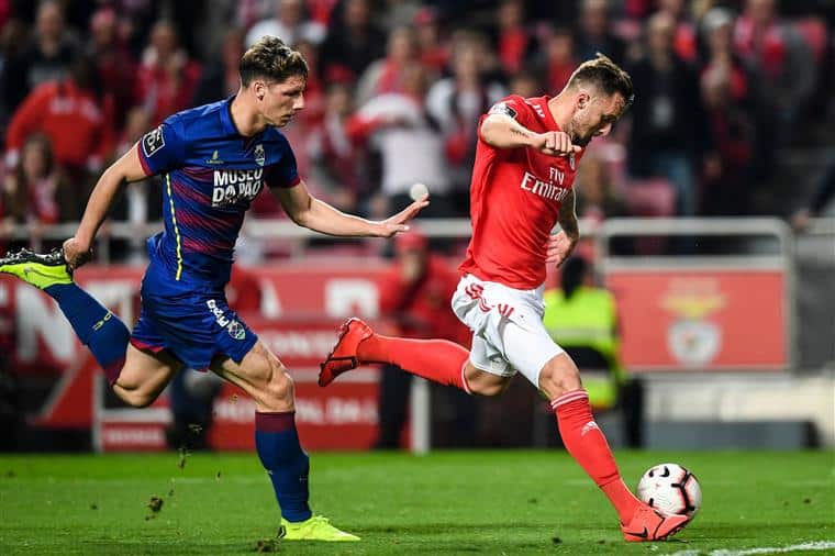 Benfica goleia Desp. Chaves por 4-0