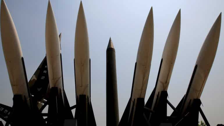 Rússia segue EUA e também suspende participação no tratado de desarmamento nuclear